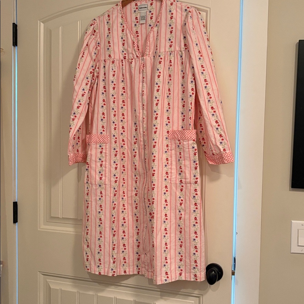 Vintage Bobbie Brooks Zip Front Flannel Robe
